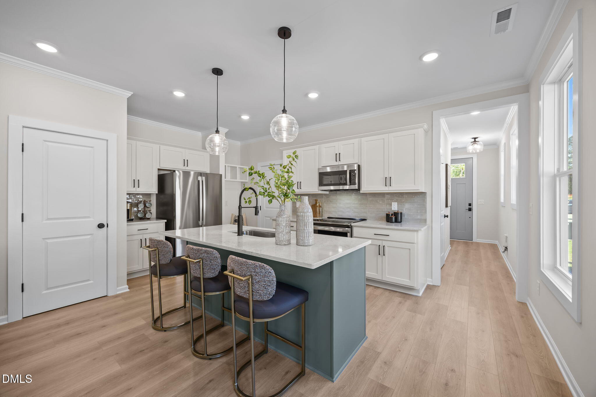 907 Selby Avenue