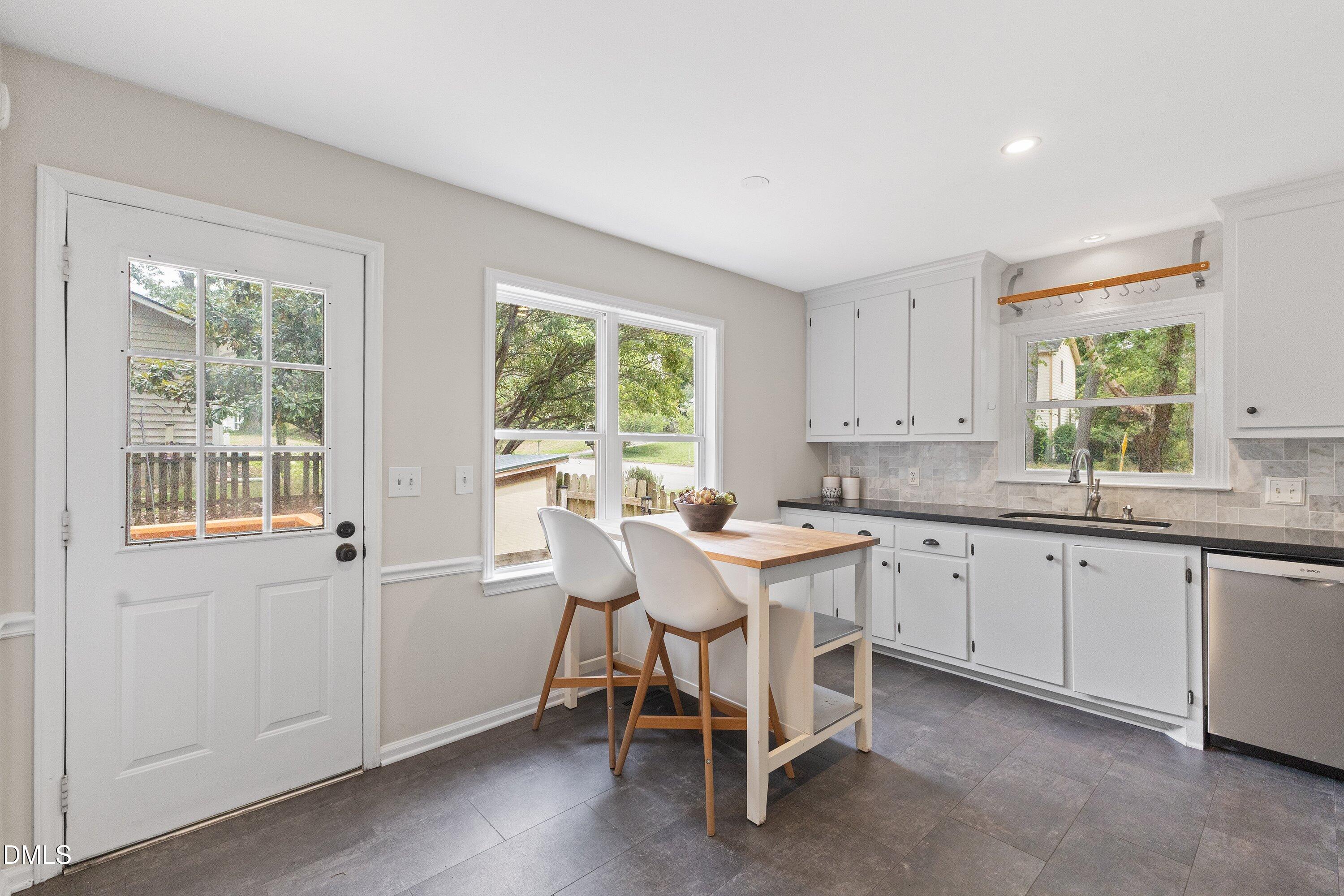 1412 Valley Run