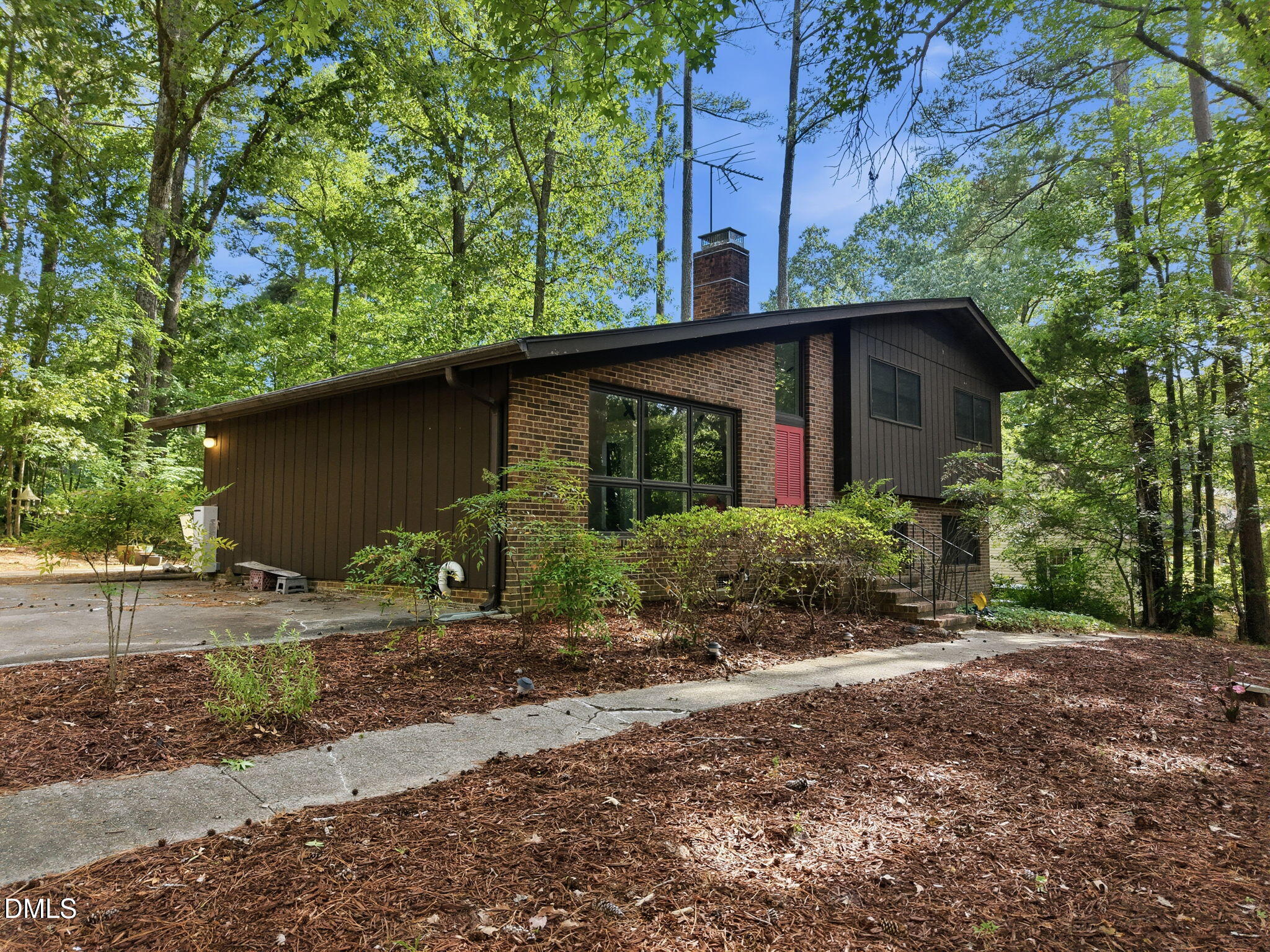 1904 Overland Drive
