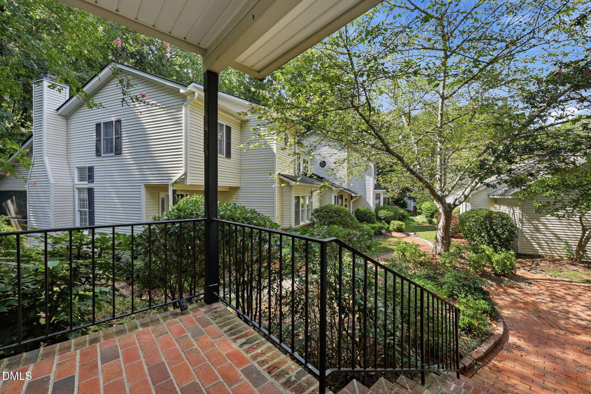 334 Whisperwood Close