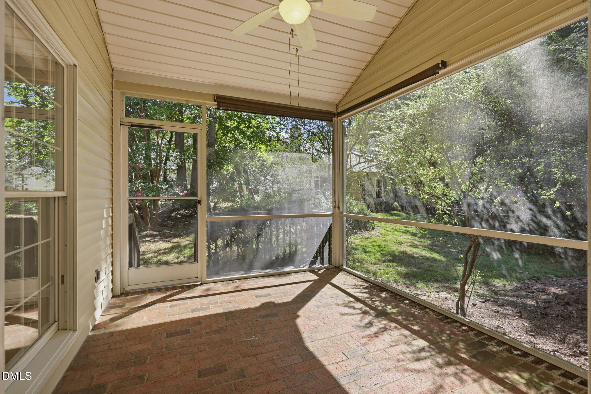 334 Whisperwood Close
