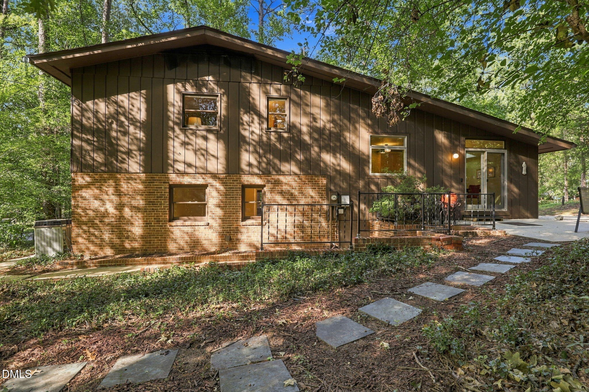 1904 Overland Drive