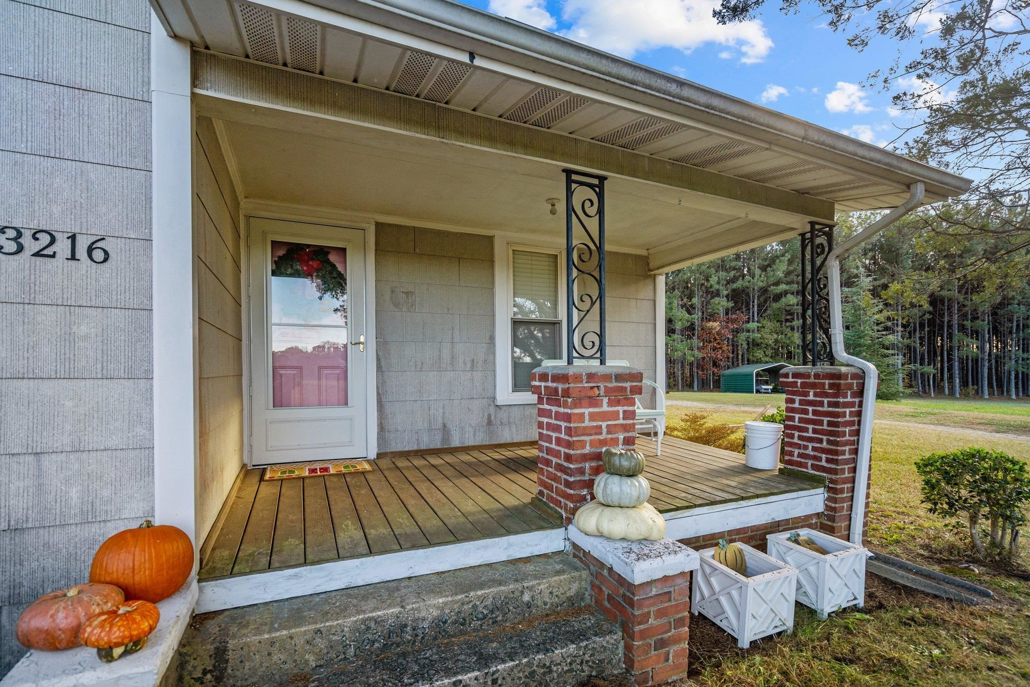 3216 Hamlin Road