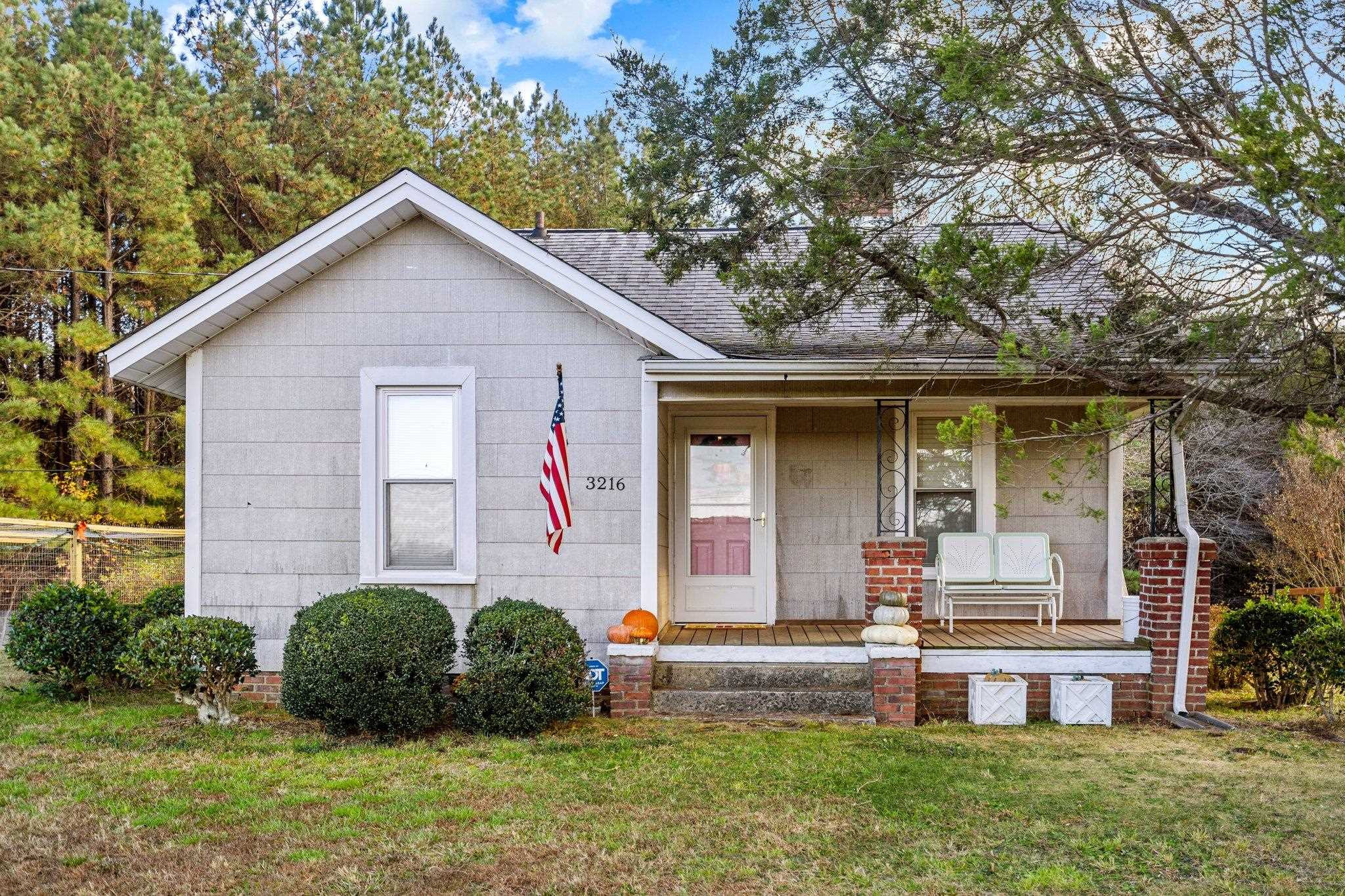3216 Hamlin Road