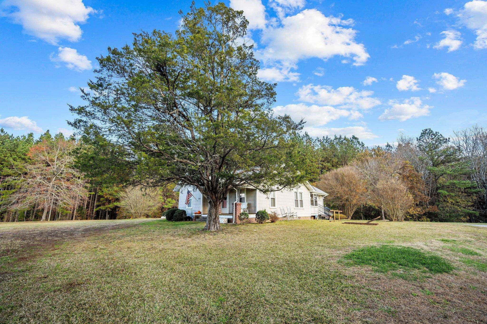 3216 Hamlin Road