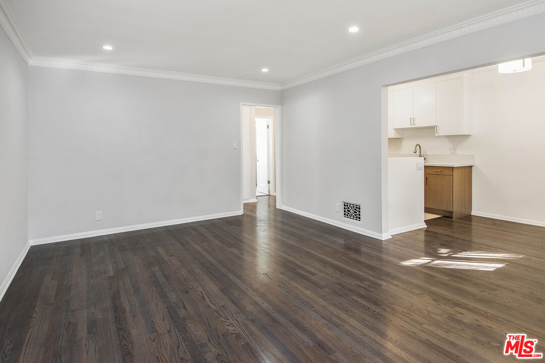 8563 Holloway Dr Unit: 1/2