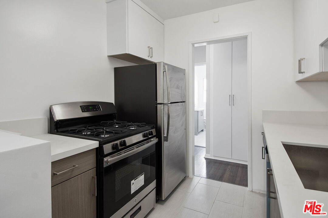 8563 Holloway Dr Unit: 1/2