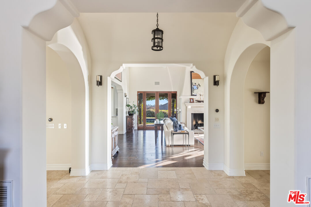 33383 Mulholland Hwy