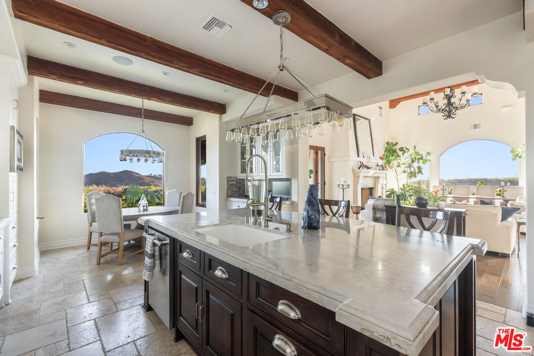 33383 Mulholland Hwy