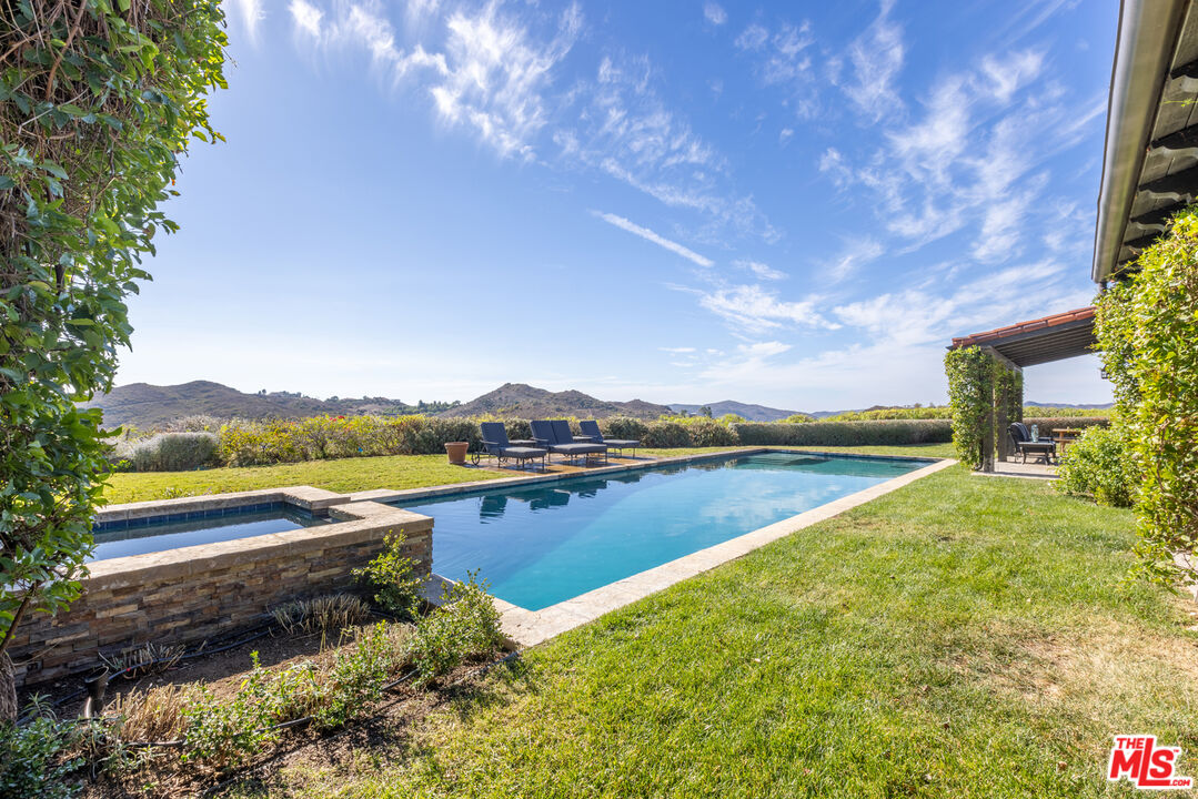 33383 Mulholland Hwy