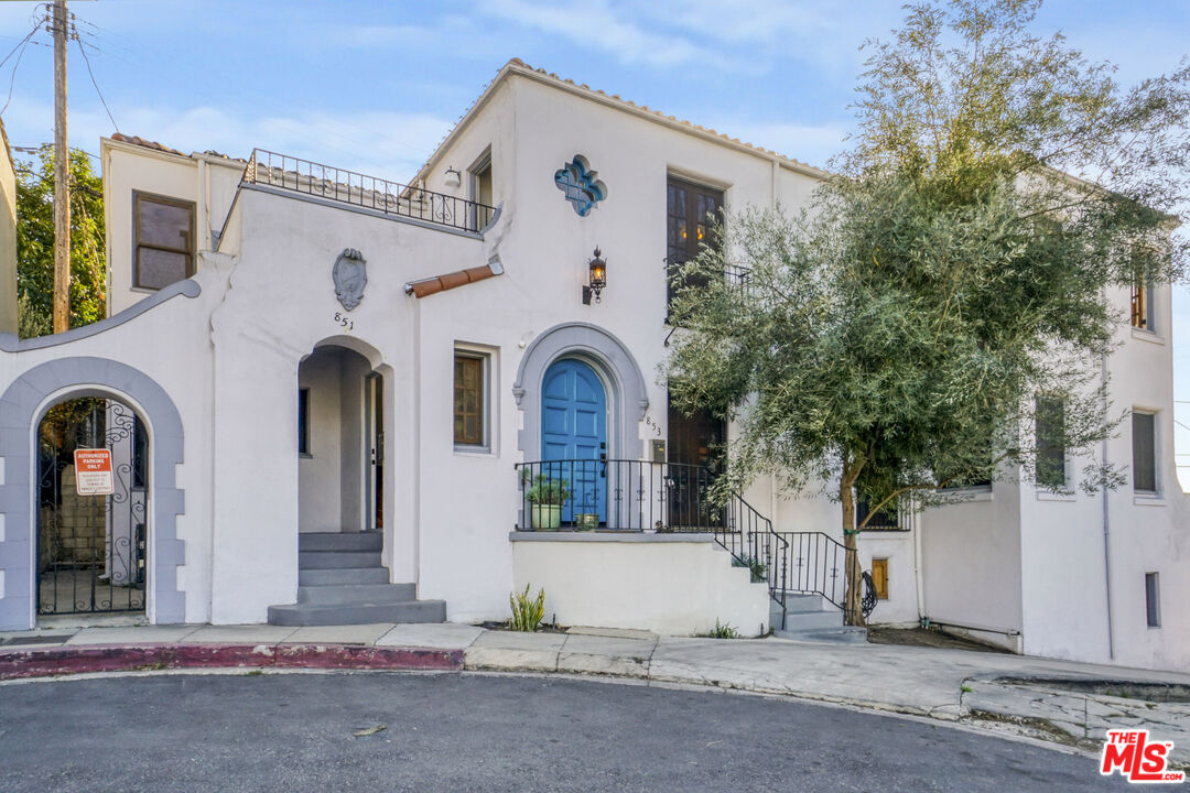 851 Serrano Pl