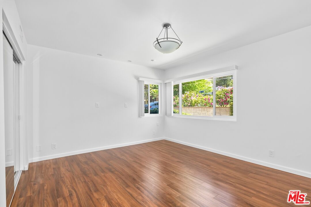 4509 Canoga Dr
