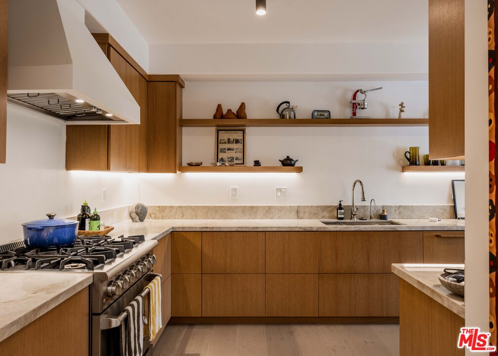 6435 Zumirez Dr Unit: 8