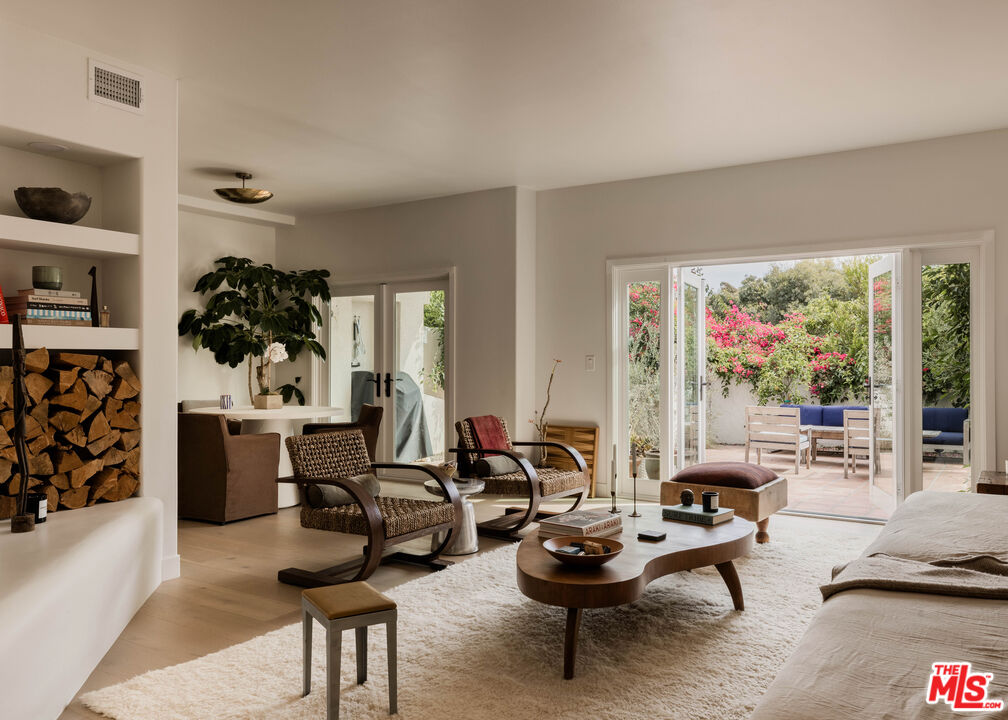 6435 Zumirez Dr Unit: 8