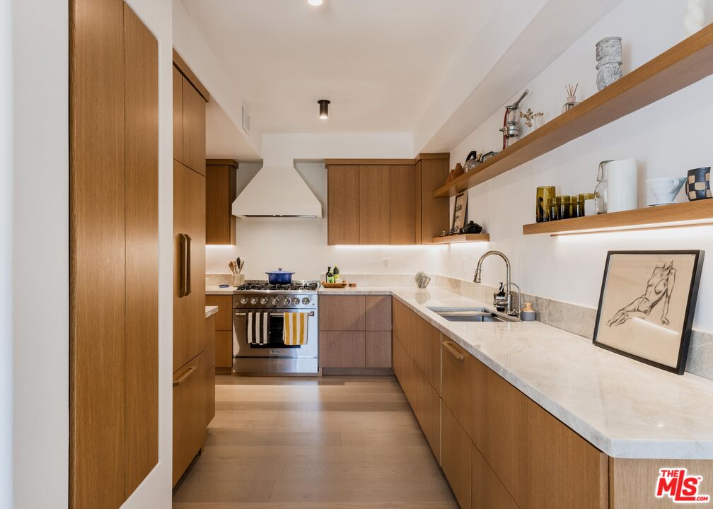 6435 Zumirez Dr Unit: 8