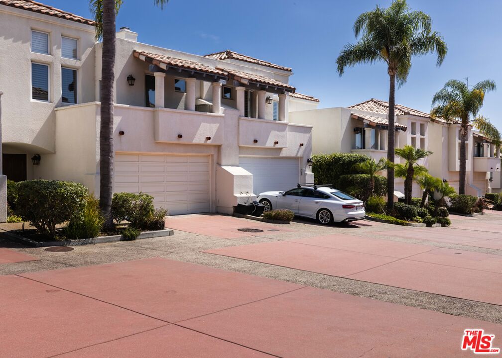 6435 Zumirez Dr Unit: 8
