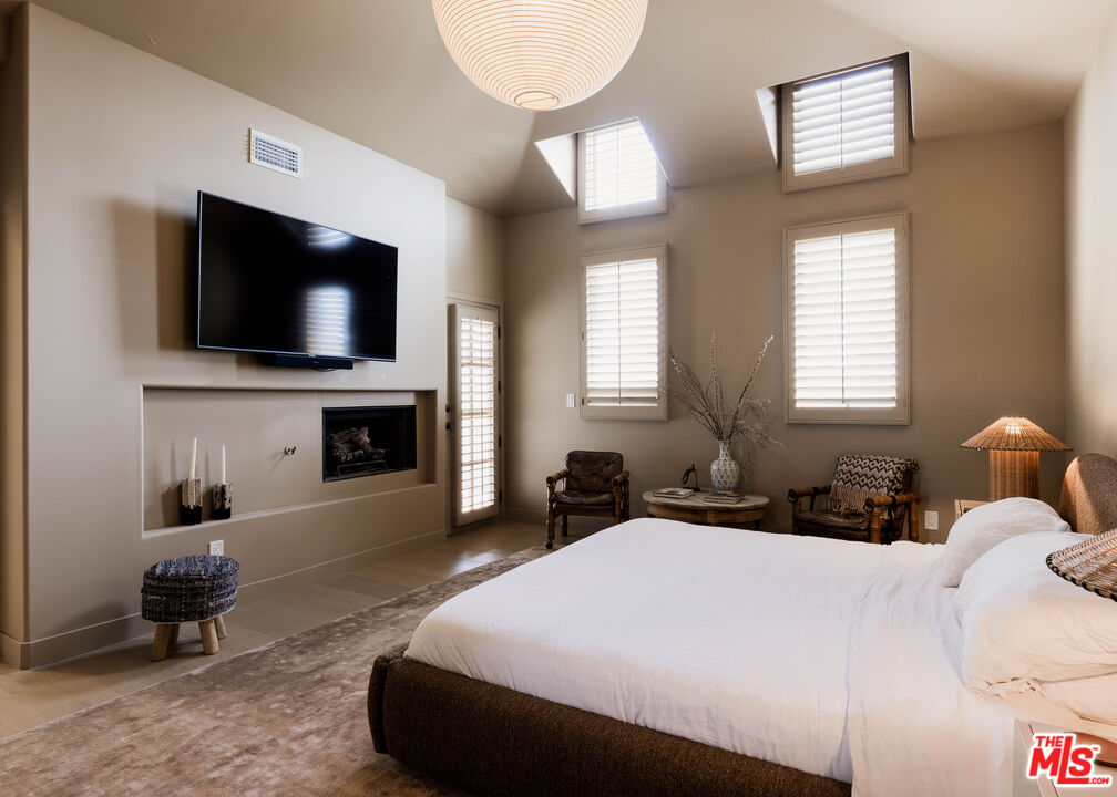 6435 Zumirez Dr Unit: 8