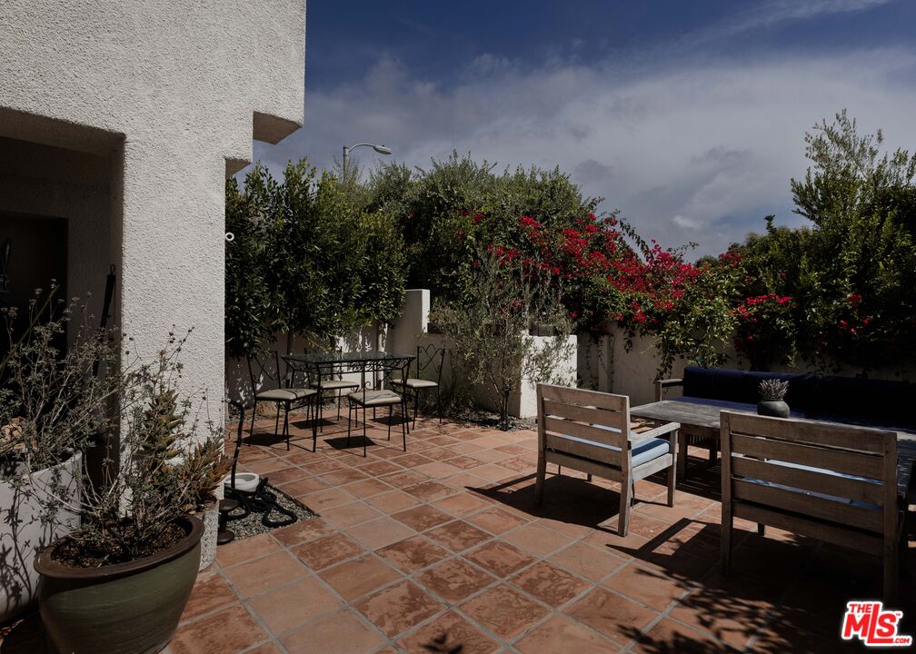 6435 Zumirez Dr Unit: 8
