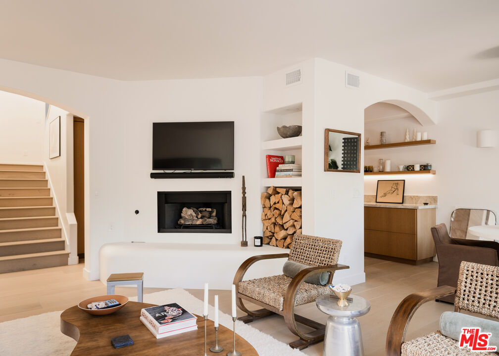 6435 Zumirez Dr Unit: 8