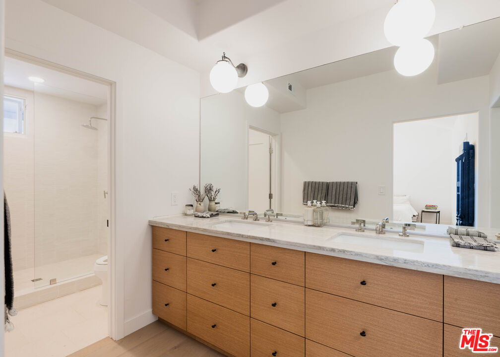6435 Zumirez Dr Unit: 8
