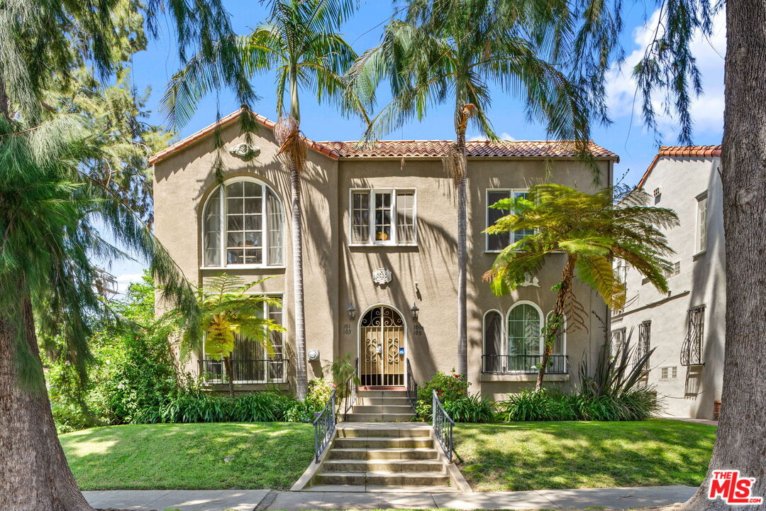 101 N Clark Unit: 103
