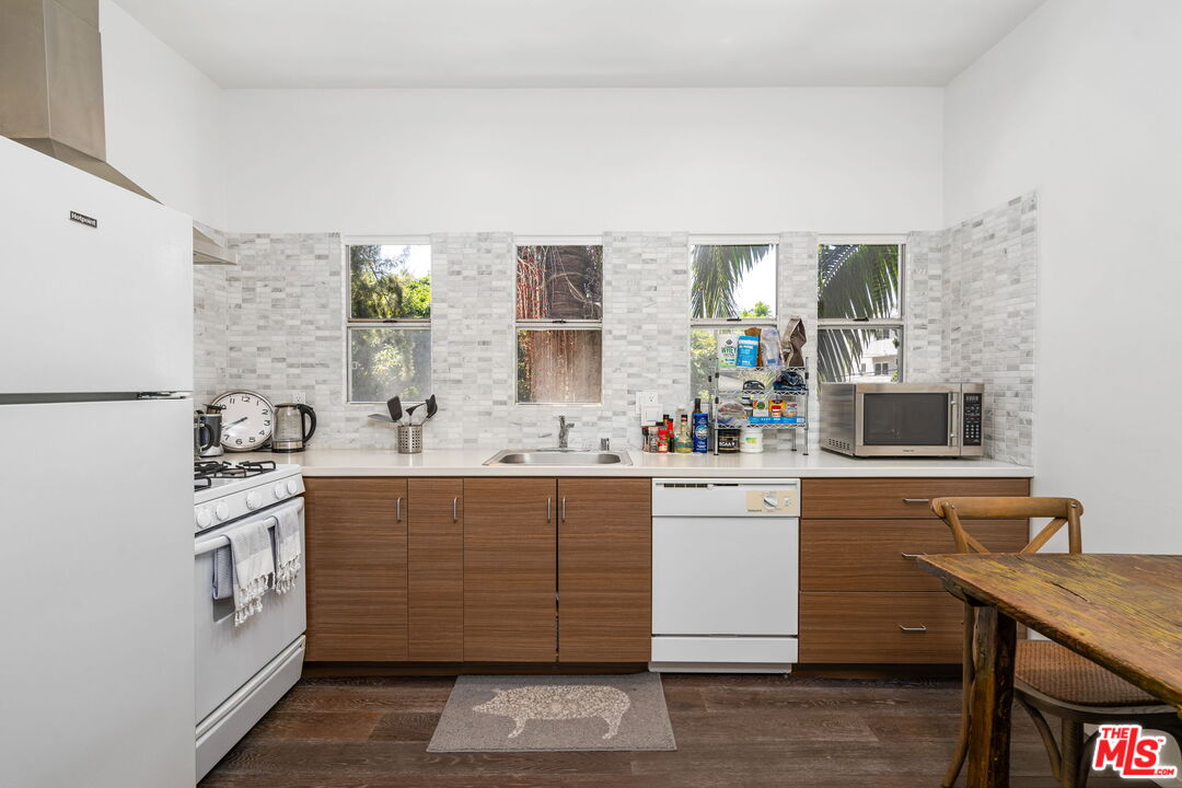 101 N Clark Unit: 103