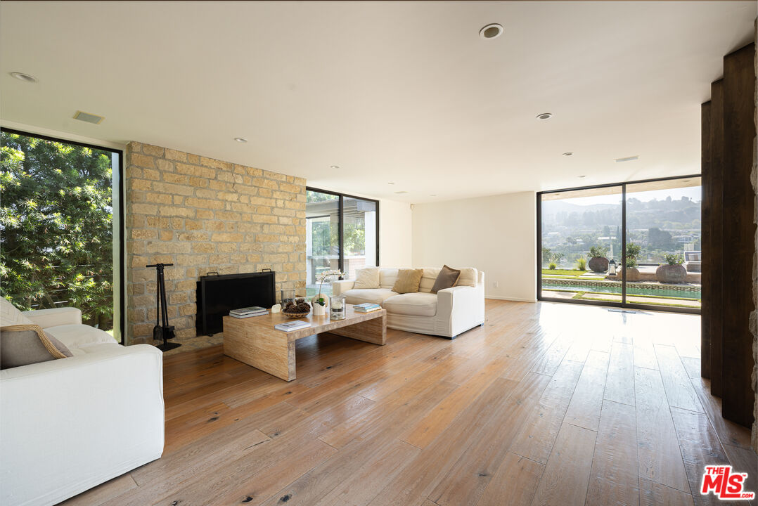 11335 Dona Teresa Dr