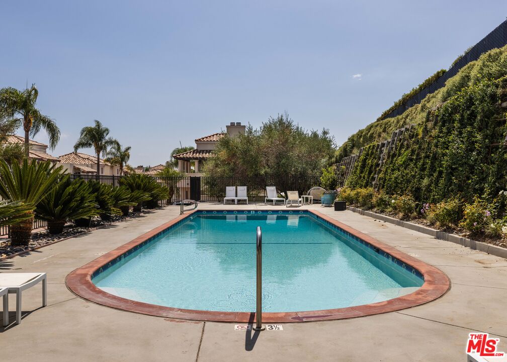 6435 Zumirez Dr Unit: 8