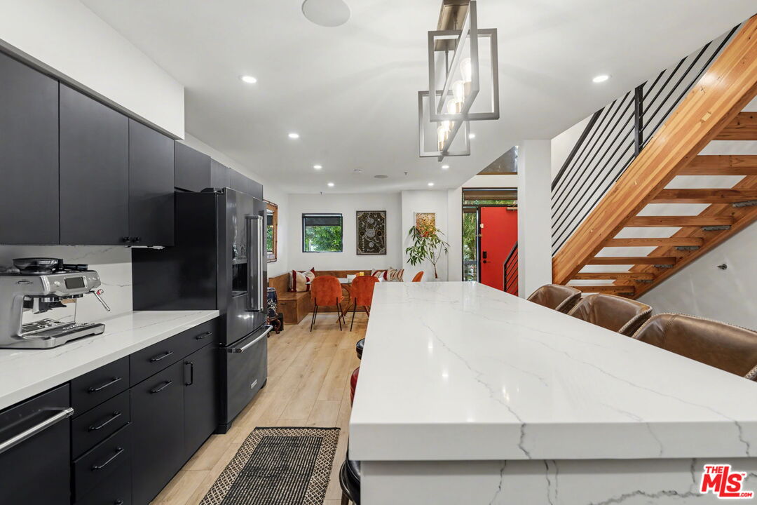 700 Main St Unit: 5