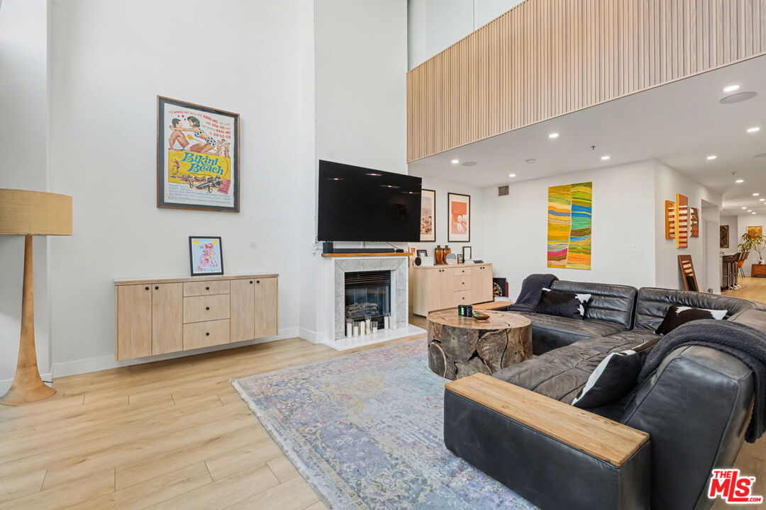 700 Main St Unit: 5
