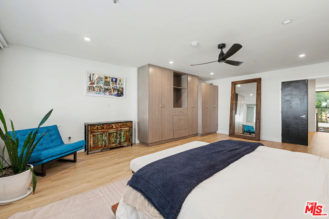 700 Main St Unit: 5