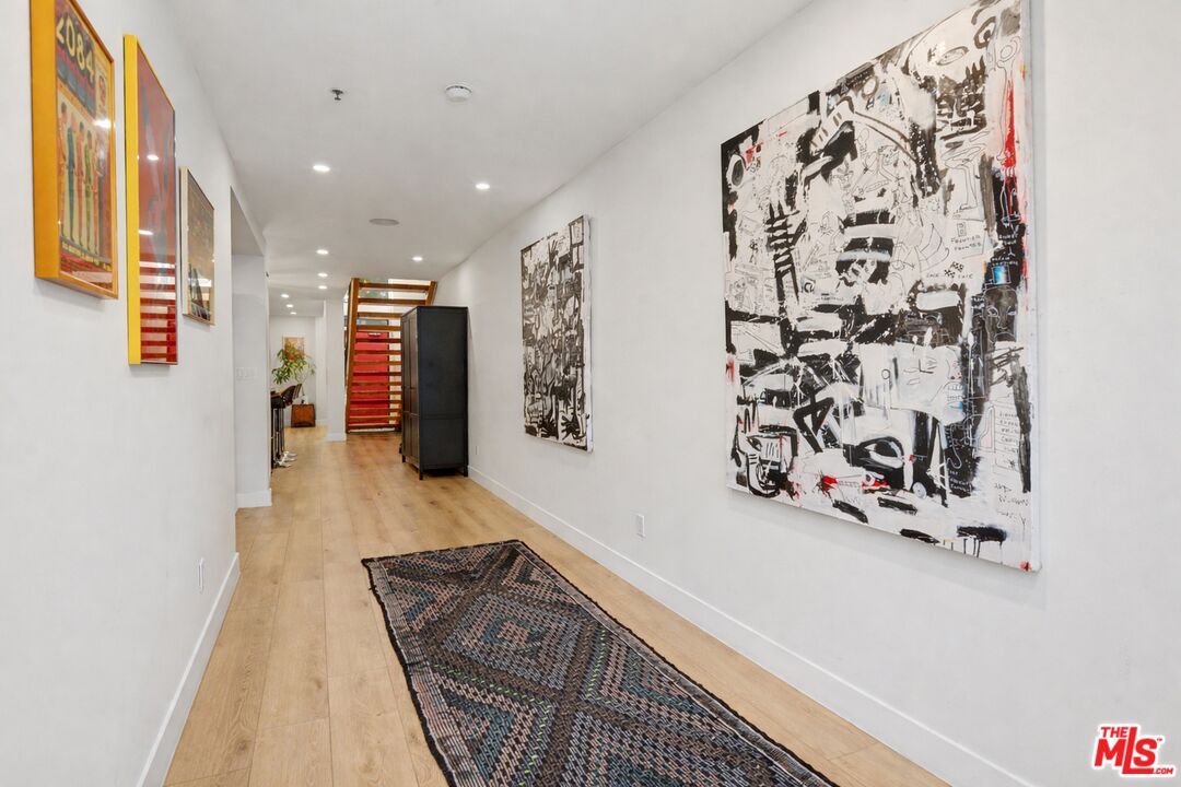 700 Main St Unit: 5