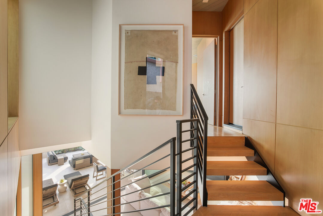 4016 The Strand