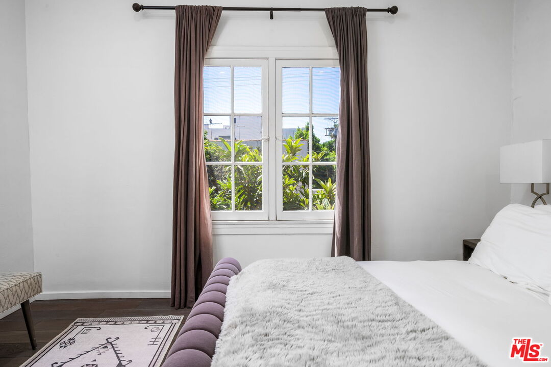 101 N Clark Unit: 103