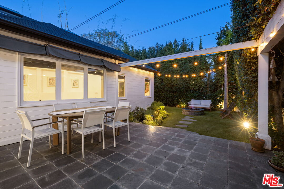 218 S Bundy Dr