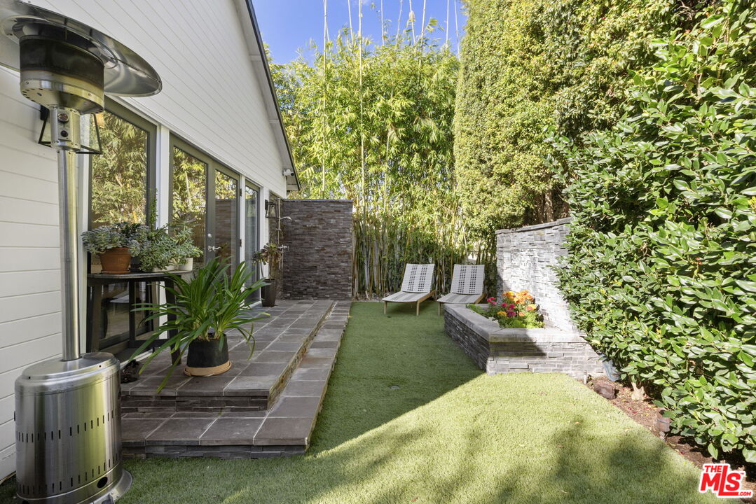 218 S Bundy Dr