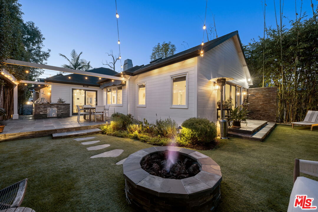 218 S Bundy Dr