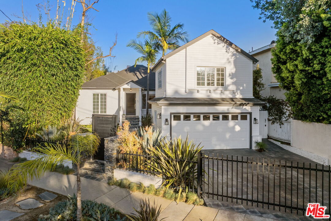 218 S Bundy Dr