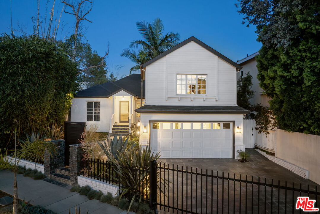 218 S Bundy Dr