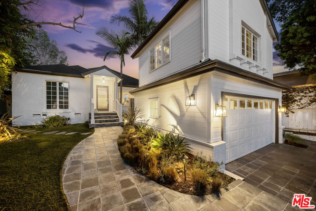 218 S Bundy Dr