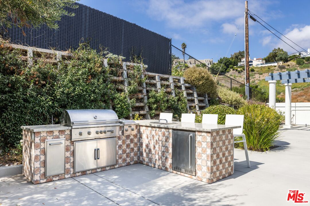 6435 Zumirez Dr Unit: 8