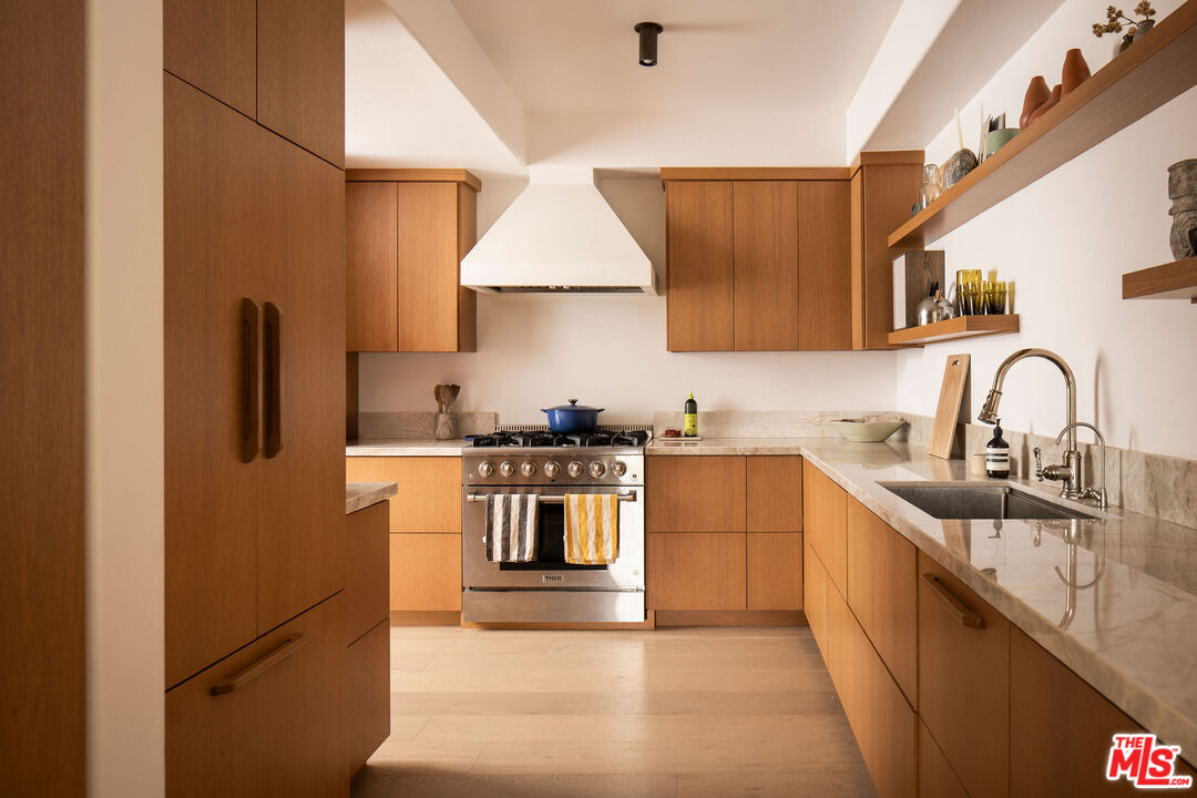 6435 Zumirez Dr Unit: 8