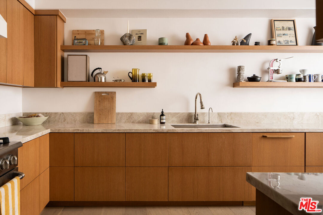 6435 Zumirez Dr Unit: 8