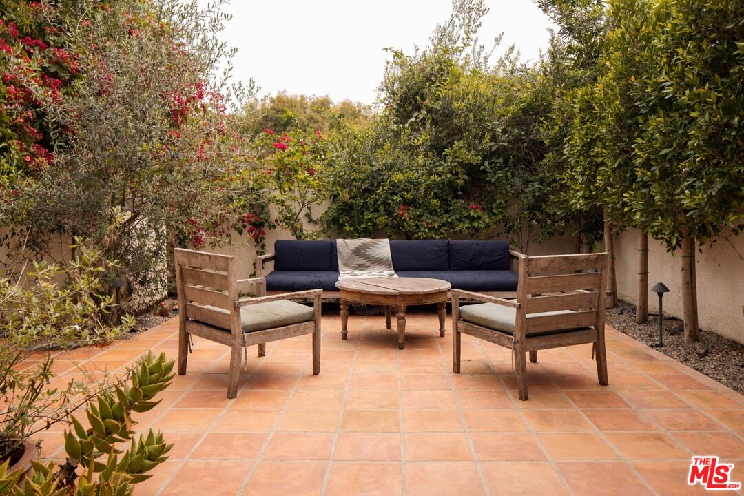 6435 Zumirez Dr Unit: 8