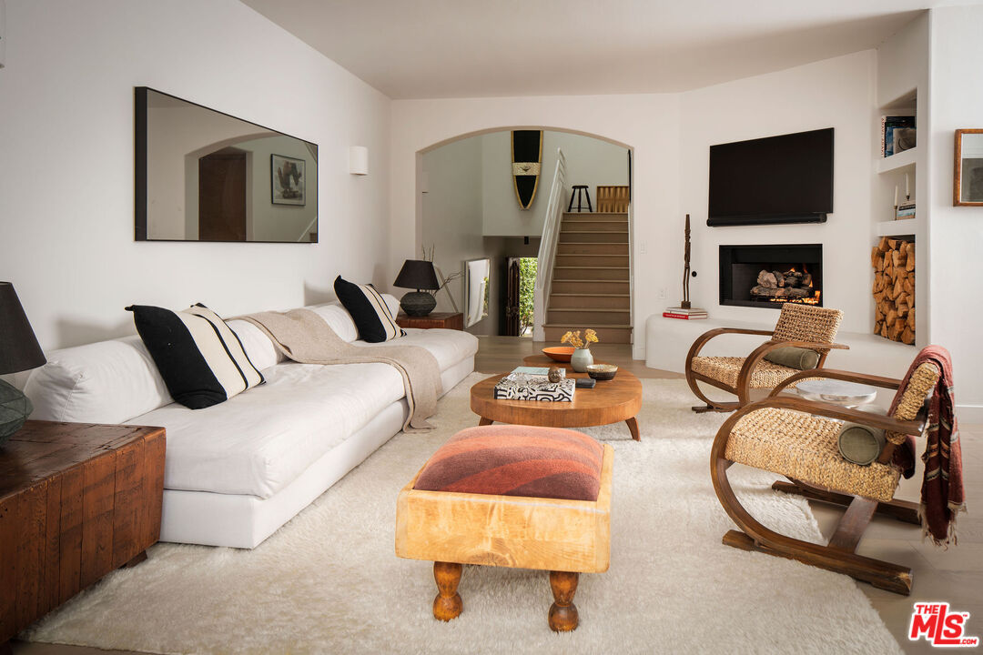 6435 Zumirez Dr Unit: 8