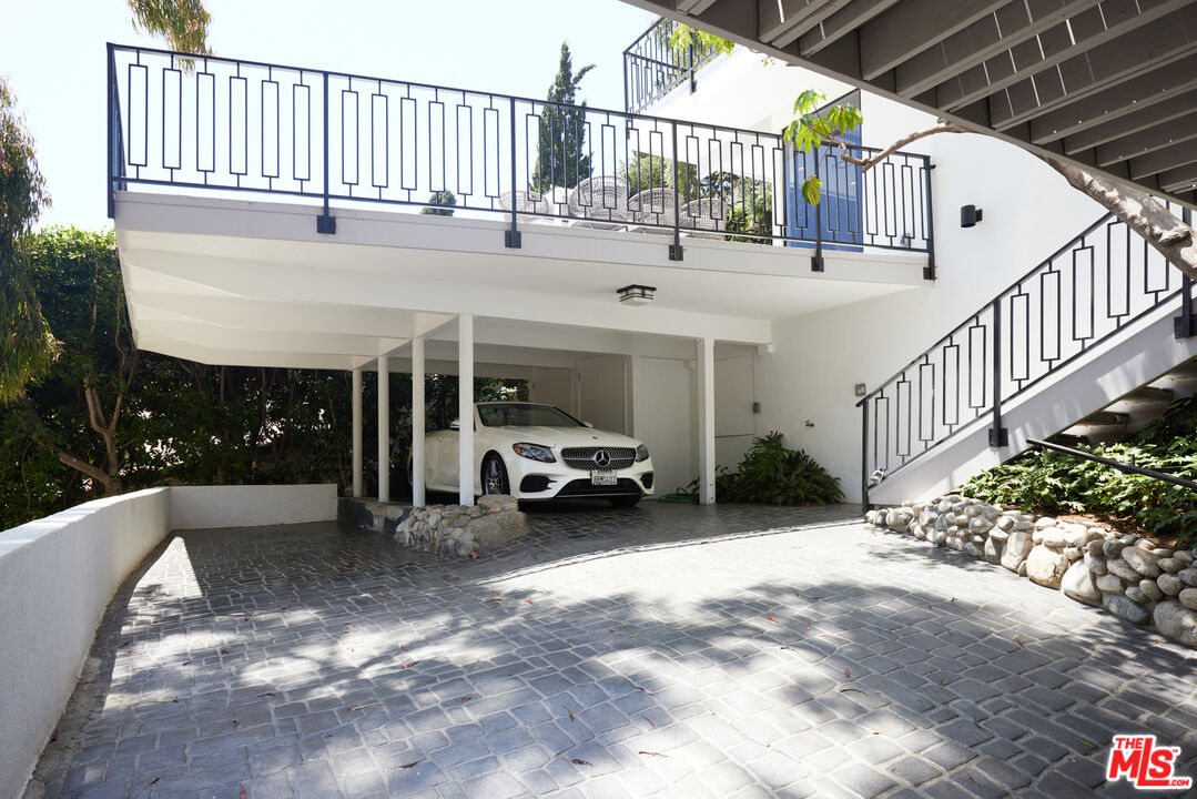 1341 Sierra Alta Way