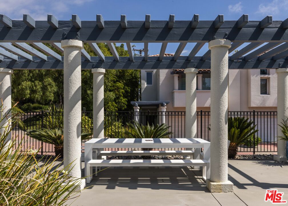 6435 Zumirez Dr Unit: 8