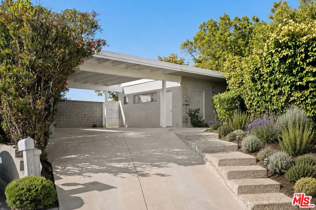 1298 Stradella Rd