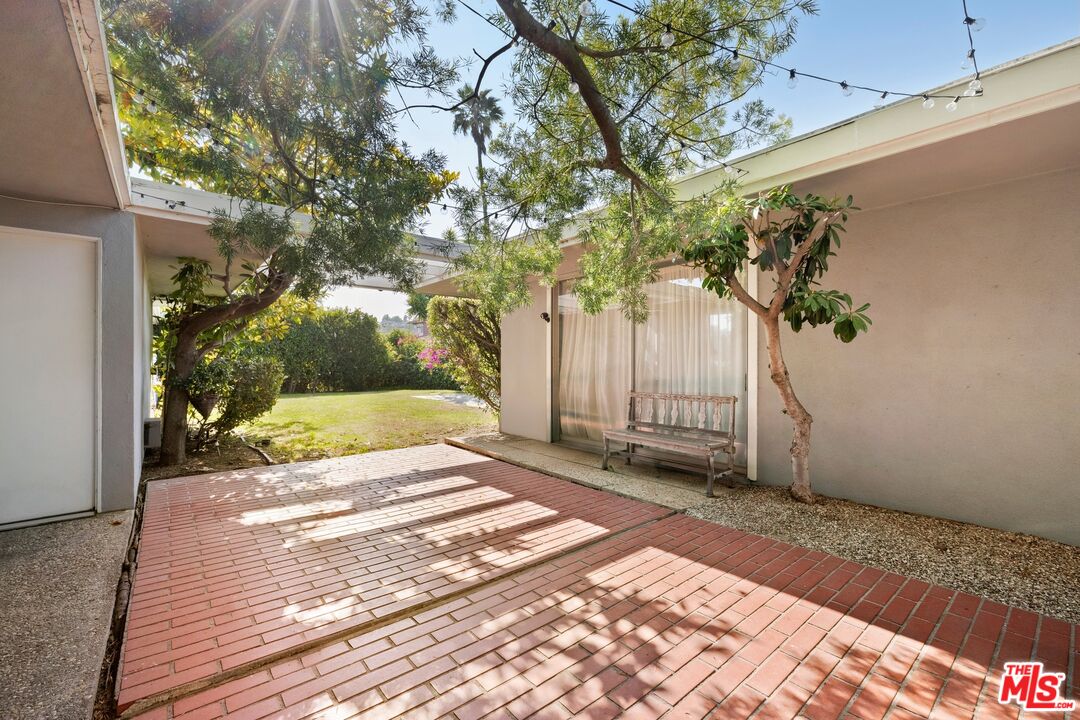 1298 Stradella Rd