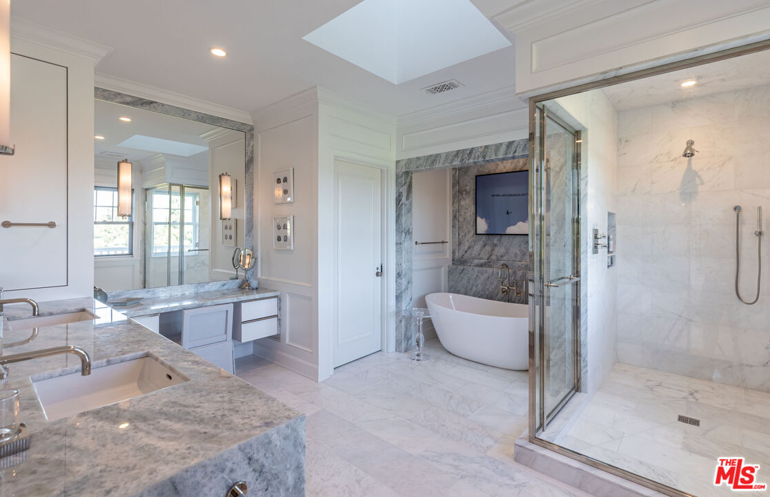 770 Napoli Dr